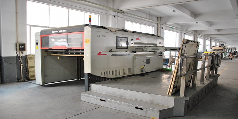 Semi-automatic die-cutting machine